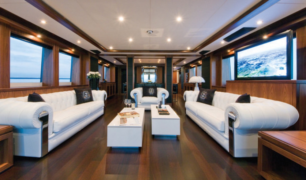 BLACK %26 WHITE - Main Saloon