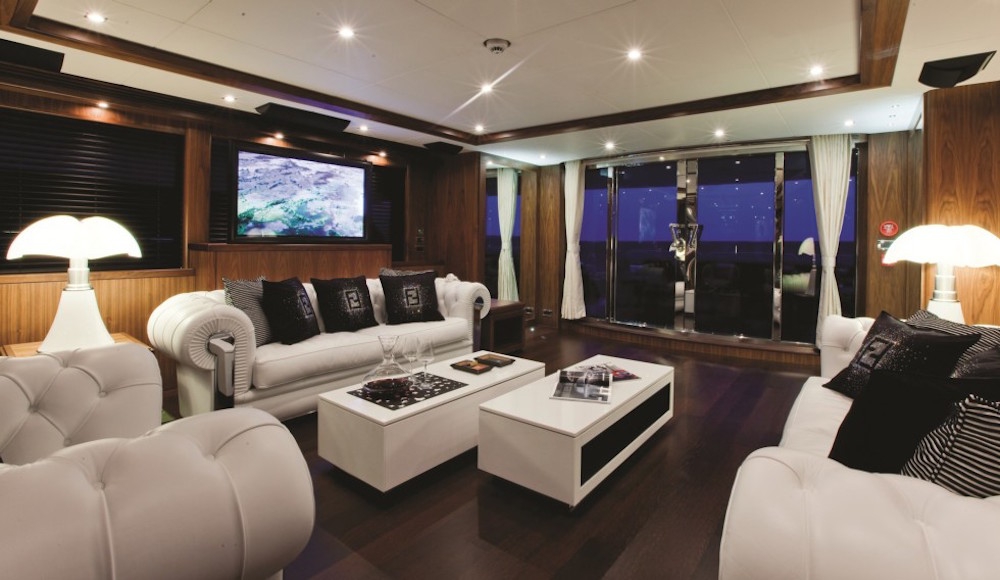 BLACK %26 WHITE - Main Saloon 2