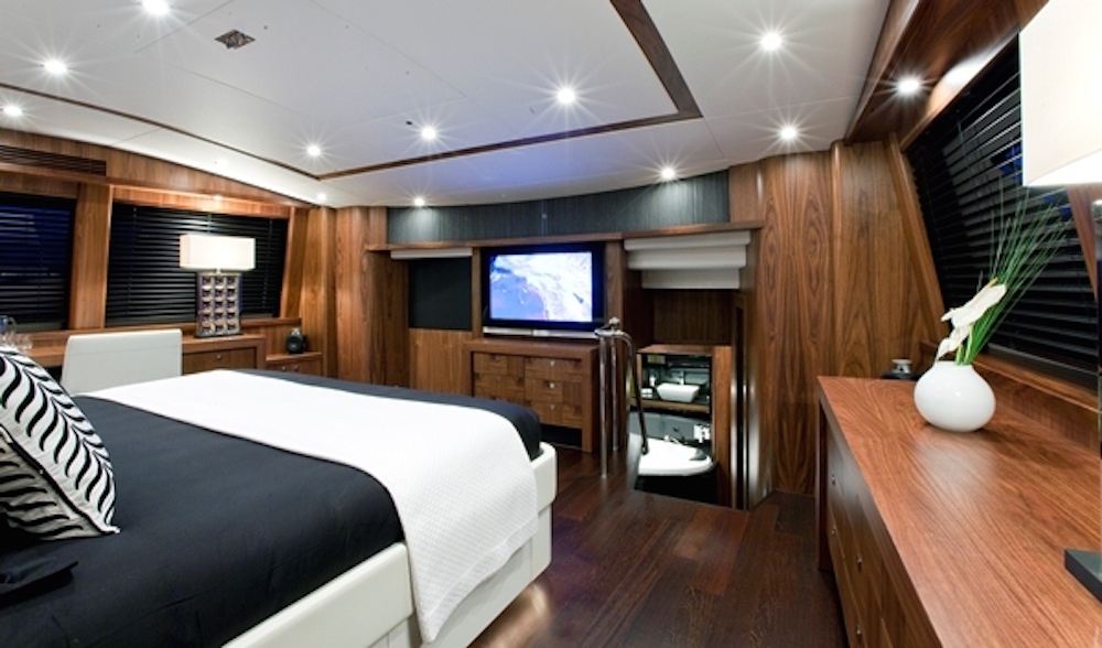 BLACK %26 WHITE - Master Cabin