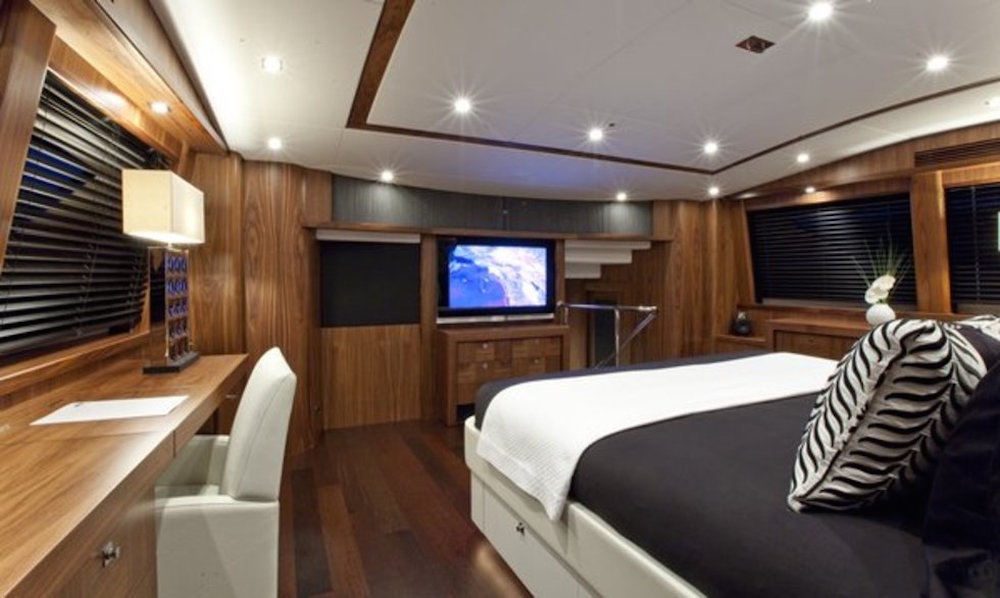 BLACK %26 WHITE - Master Cabin 2