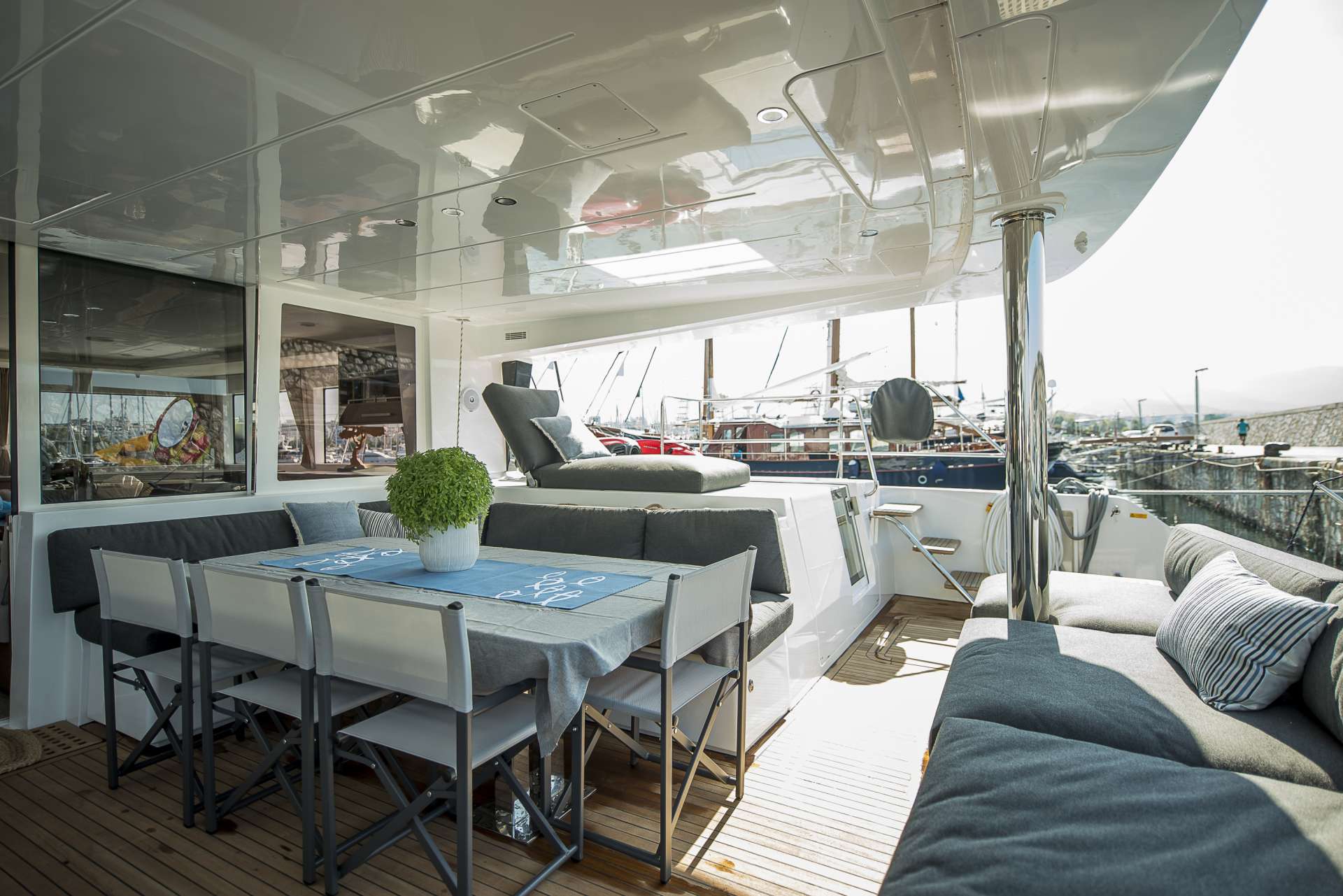 Boom Catamaran Dining