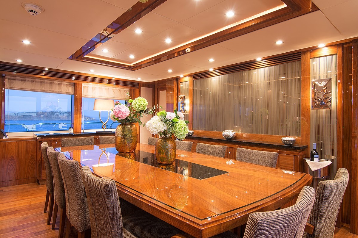 Pathos Sunseeker 40m Dining
