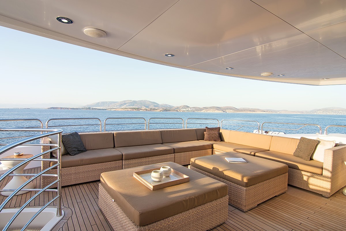 Pathos Sunseeker 40m Mid Deck 1