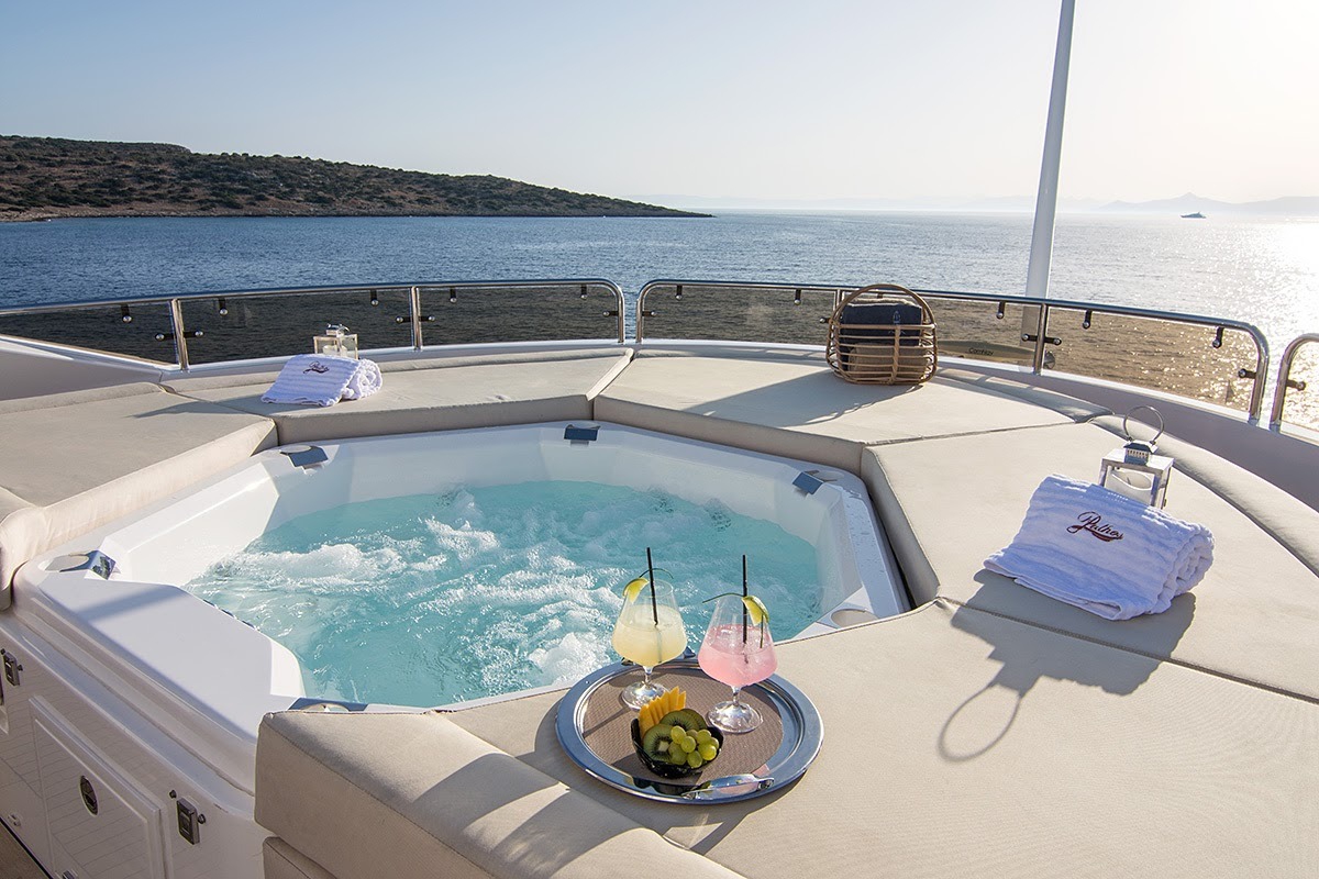 Pathos Sunseeker 40m Jacuzzi