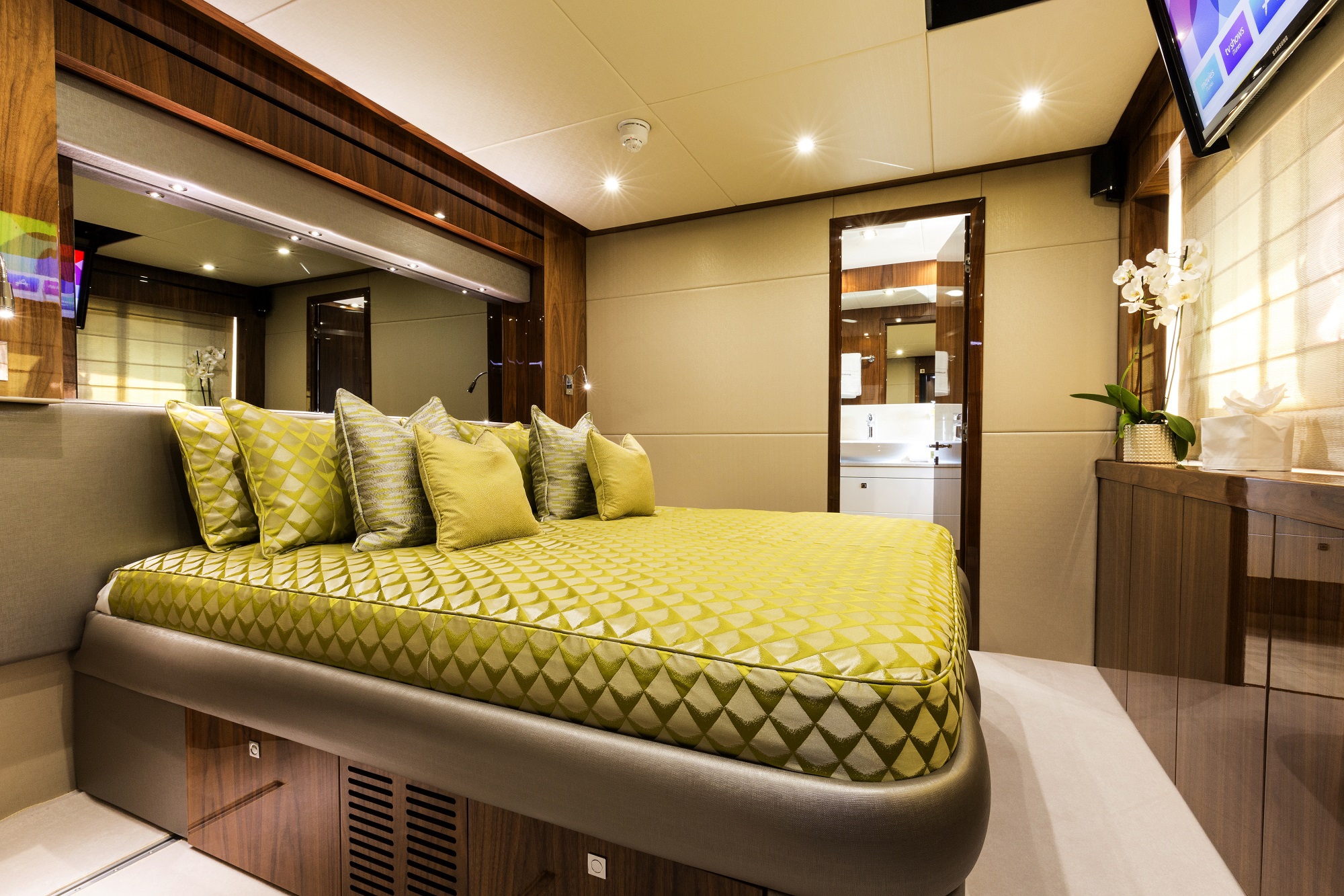SPONTANEOUS Sunseeker 28m Luxury Motoryacht Guest Cabin