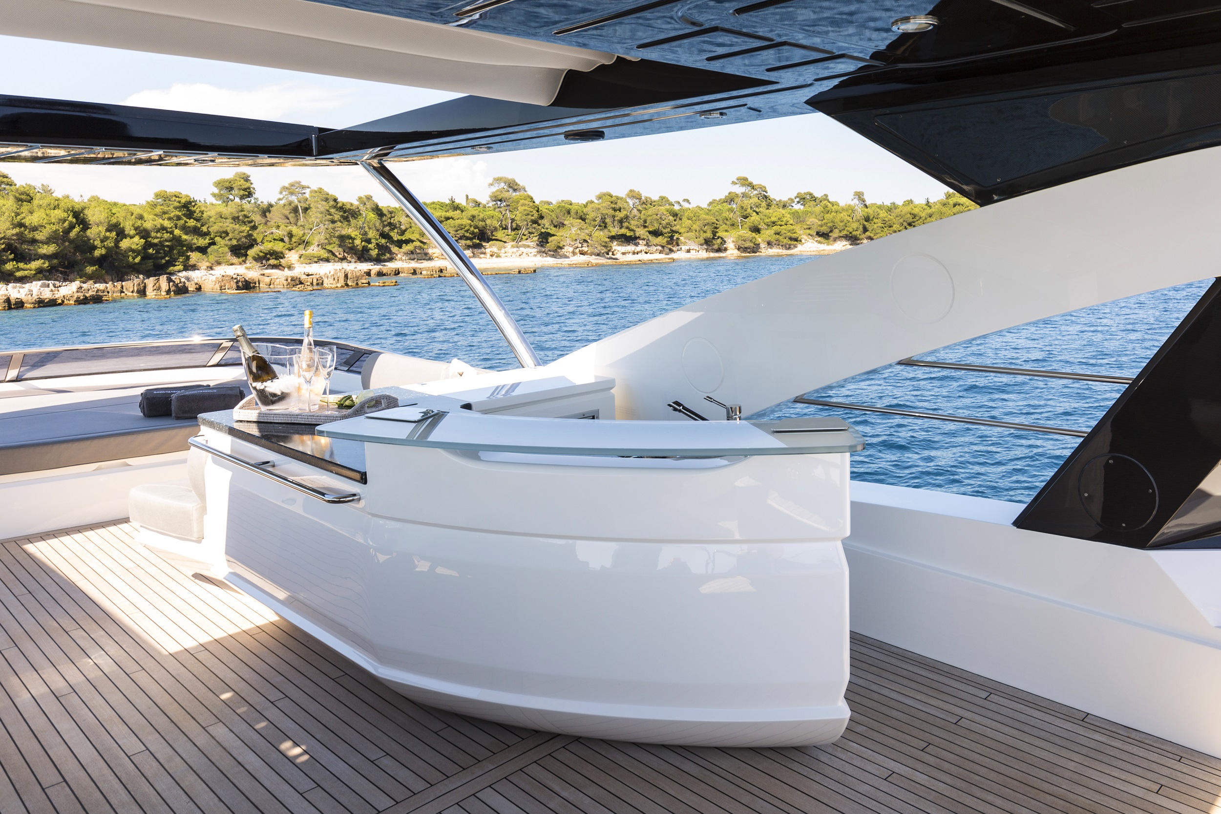 SPONTANEOUS Sunseeker 28m Luxury Motoryacht Bar