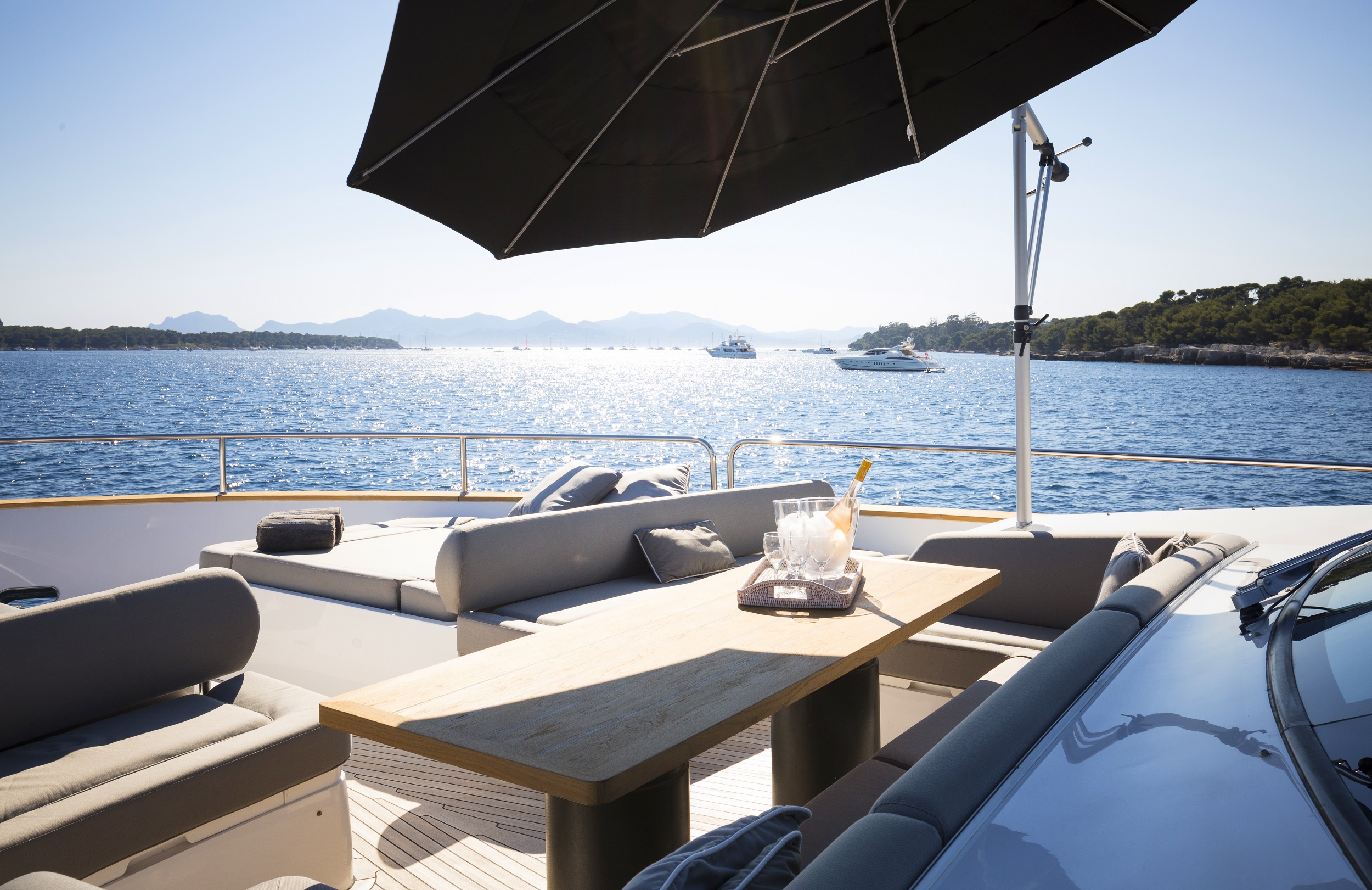 SPONTANEOUS Sunseeker 28m Luxury Motoryacht Foredeck Seating