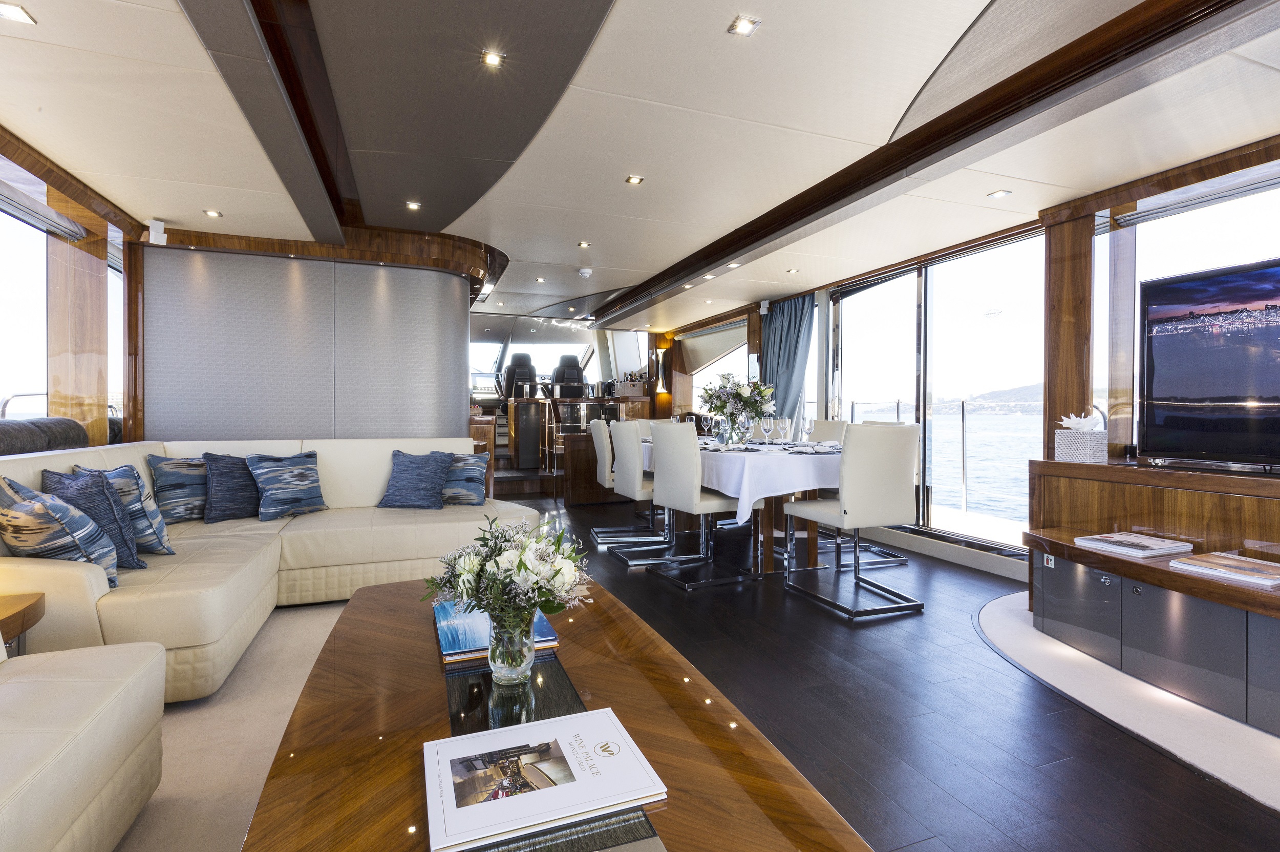 SPONTANEOUS Sunseeker 28m Luxury Motoryacht Saloon