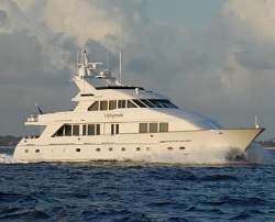 Based in the Bahamas, UNFORGETTABLE is a fantastic motor yacht for your vacation.
