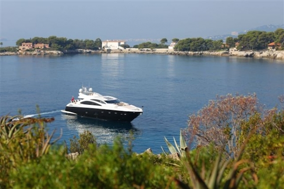 Beautiful lines and sporty fly-bridges on the Riviera coast