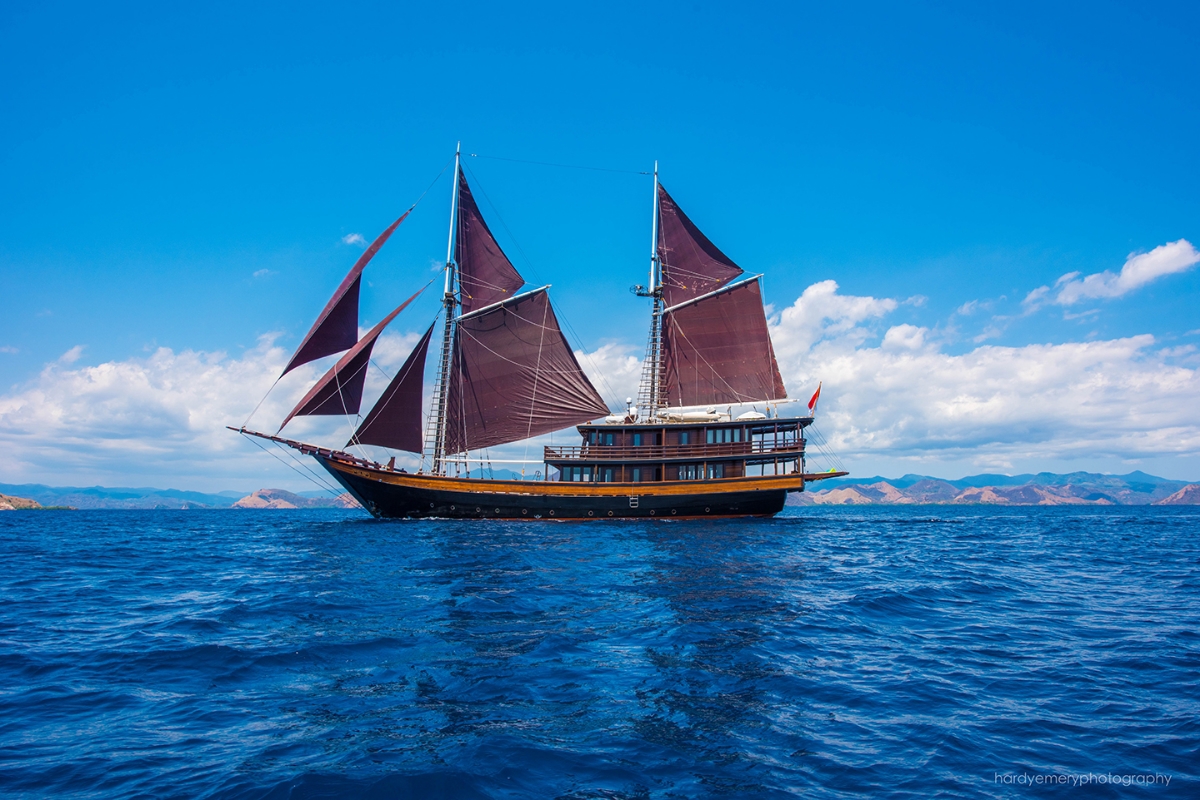Charter Yacht DUNIA BARU | 7 Cabins | Indonesia | Thailand | Myanmar | Malaysia | Southeast Asia